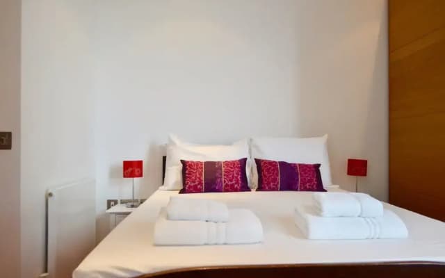 1 Bedroom Central Apartment - photo 2