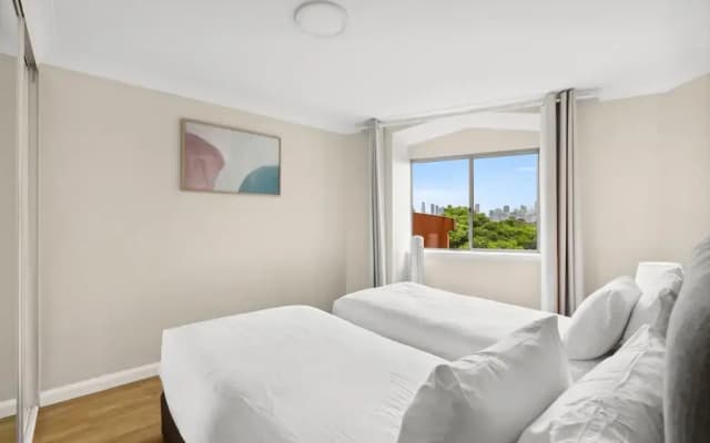 Stylish 2-bed Camperdown Apartment With Balcony - photo 4