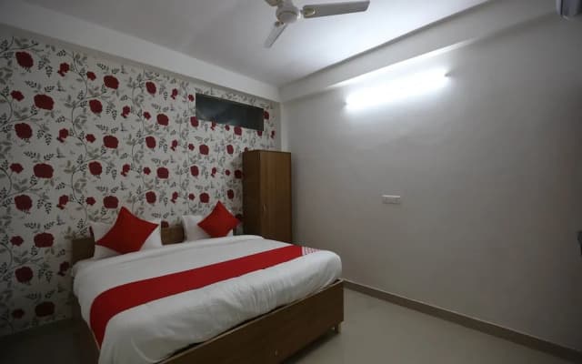 Retreat Inn by OYO Rooms - photo 2