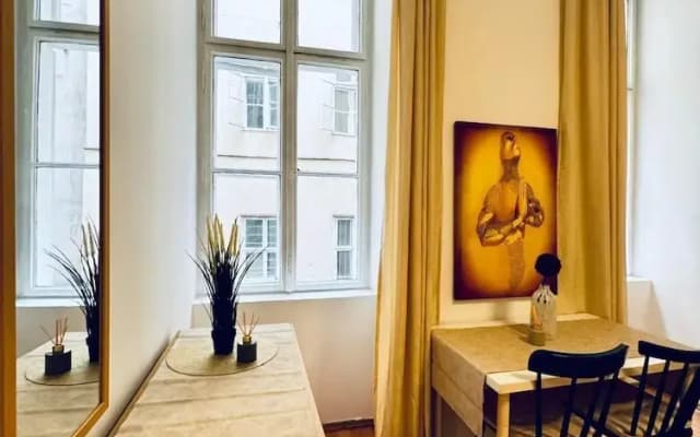 Central 1BR Apartment Near Augarten - photo 5