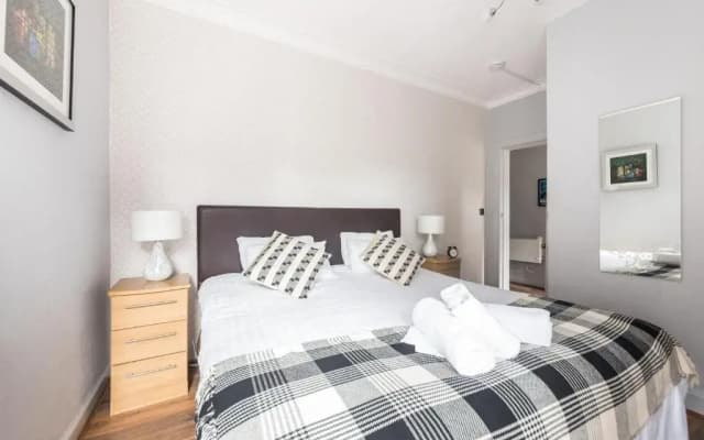 F&O Apartments - 1 bedroom Royal Mile apt Stunning castle view Sleeps 2 - photo 3