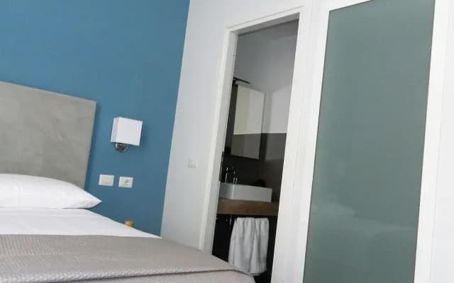Eighty Four Luxury Rooms - photo 2