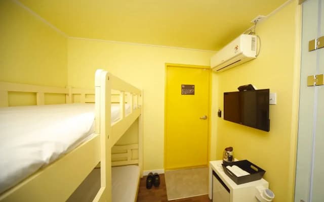 24 Guesthouse Sinchon Avenue - photo 3