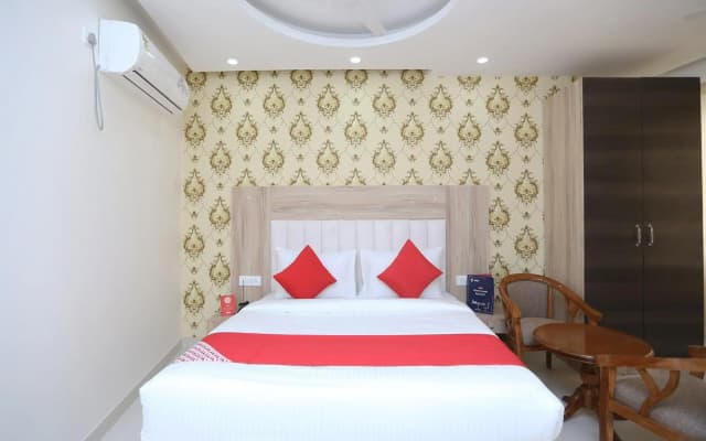 Capital O 18853 Hotel Mega - photo 5