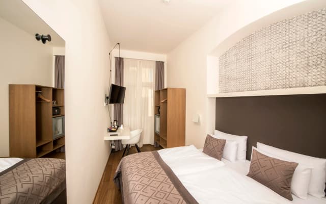 Golden Crown Hotel - photo 3