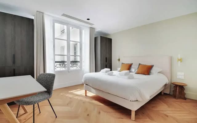 Apartment for 8 People in Madeleine - photo 2