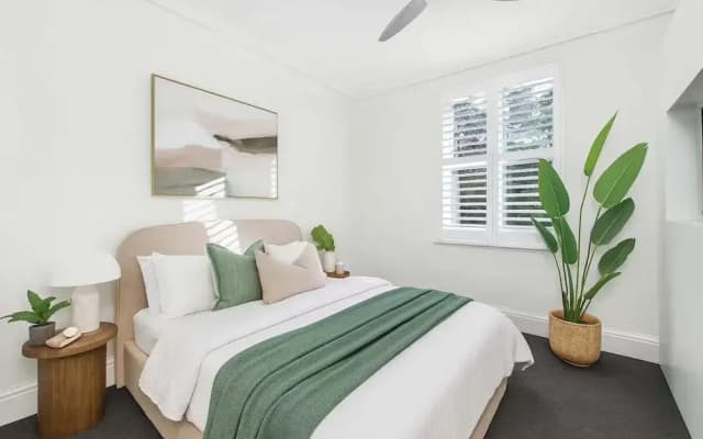 Stylish 4BR City Retreat - photo 4
