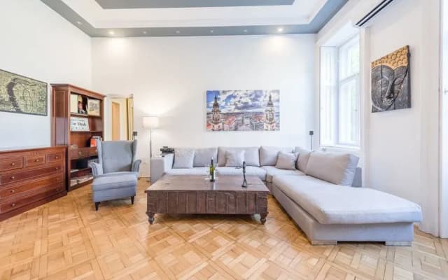 Oasis Apartments - Broadway II - photo 2