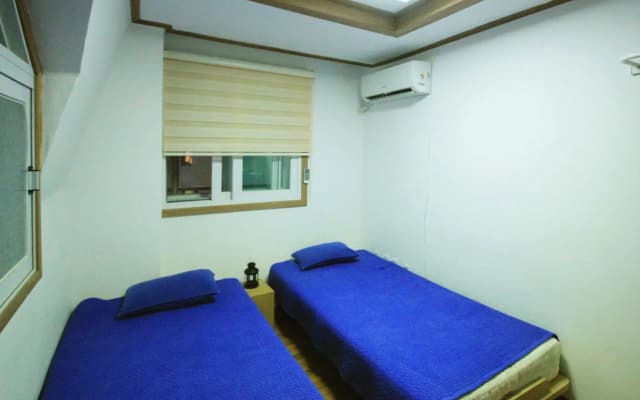 The One Hostel Hongdae - photo 3
