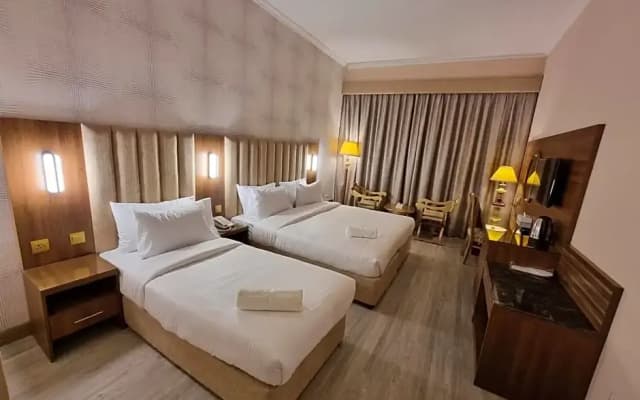 Vista Square Hotel - photo 4