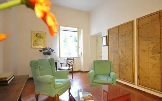 Old Bridge Apartment - photo 2