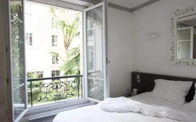 Charming Flat in 7th Near Eiffel Tower - photo 2