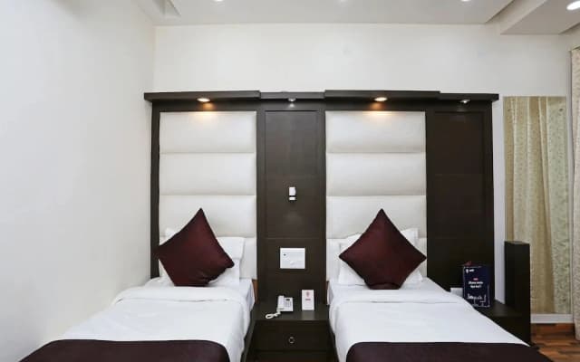 Diplomat Home Stay - photo 4