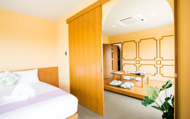 ROYAL PINEAPPLE HOTEL | A Welcome to Wealth and Good Fortune - photo 5