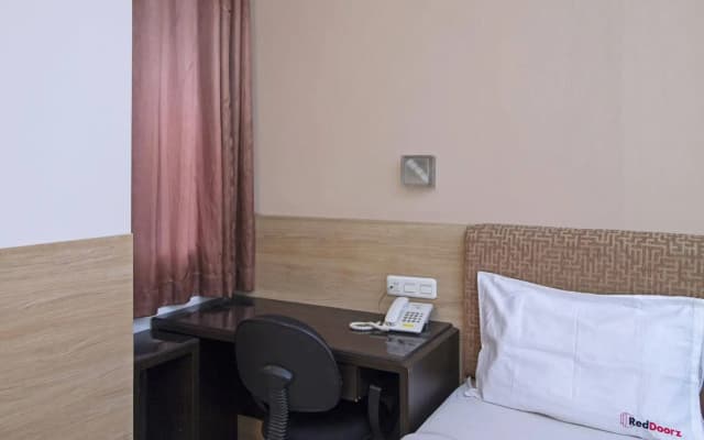 RedDoorz near Hayam Wuruk - photo 4