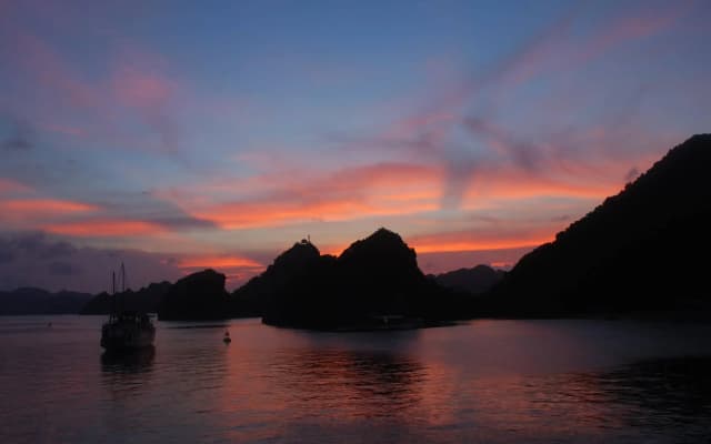 Halong Dragon Cruise - photo 3