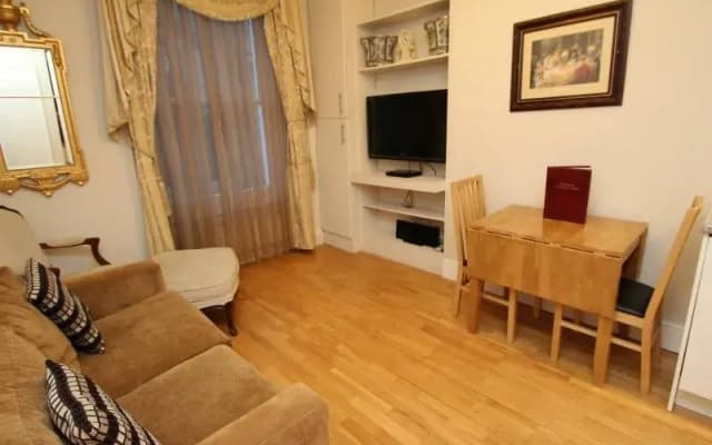 MiNC Mayfair Court - photo 4