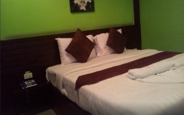 Queen's Garden Resort - photo 3