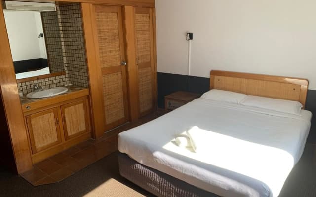 The Ascot Motel - photo 3