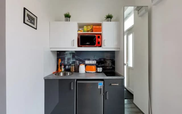 Downtown Studio Apartment - photo 2