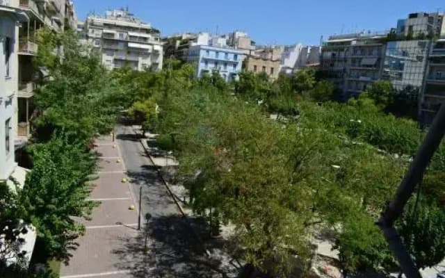 Flat 4 bedrooms 1 bathroom - Athens - photo 3