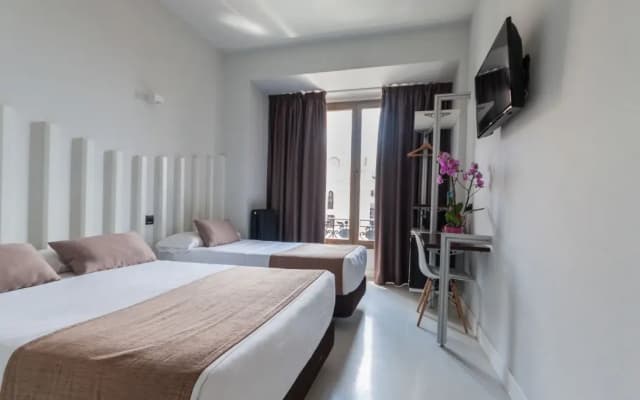 Hostal Helena - photo 2