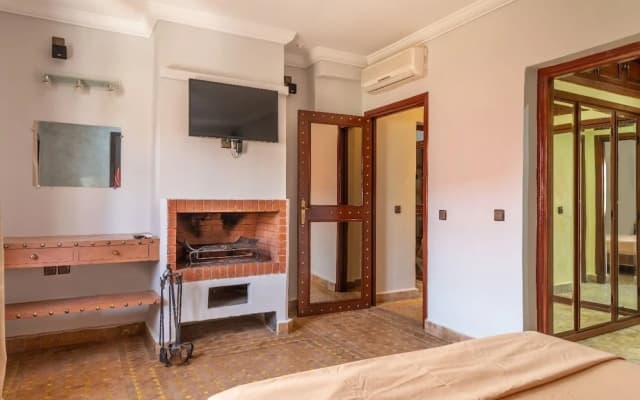 Private Villa In Center - photo 5