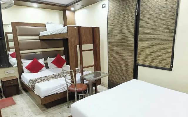 Hotel Spot Inn Paharganj Near New Delhi Railway Station - photo 4