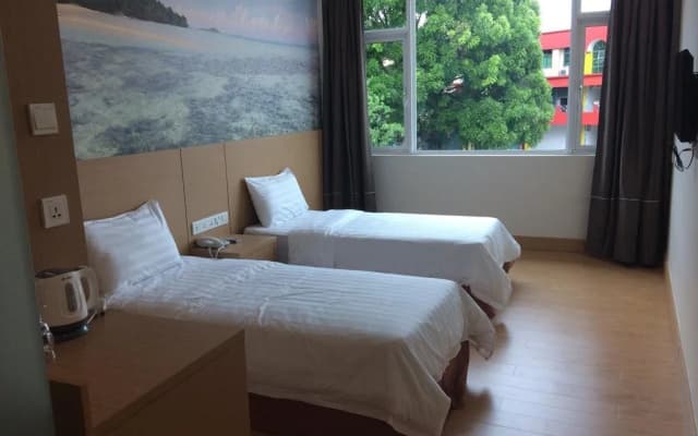 D Arc Hotel - photo 4
