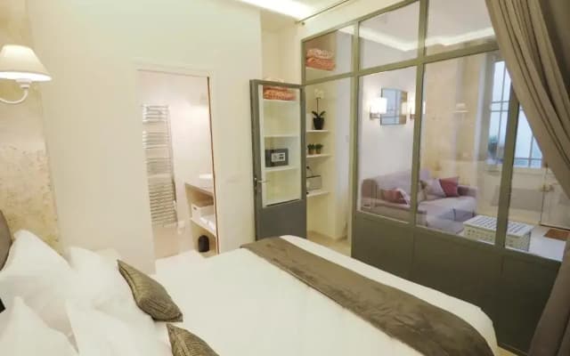 St Germain ChicSuites - photo 3