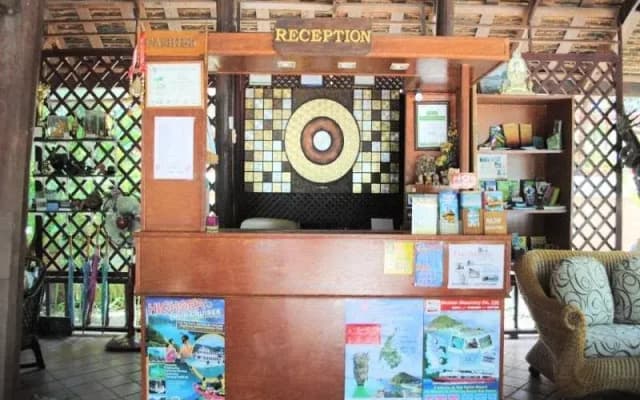 Harry's Bungalows & Restaurant - photo 2