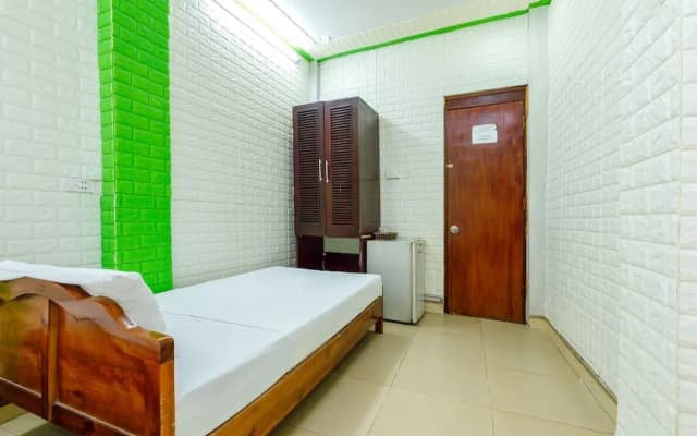 OYO 604 Queen Hotel - photo 4