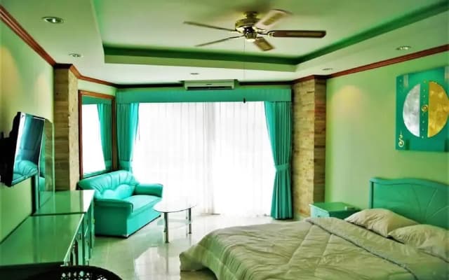View Talay 1B Pattaya Popular Complex Large Pool Modern Studio Apartment - photo 2