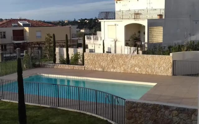 Apartment with swimming pool and garage in a standing residence - photo 2