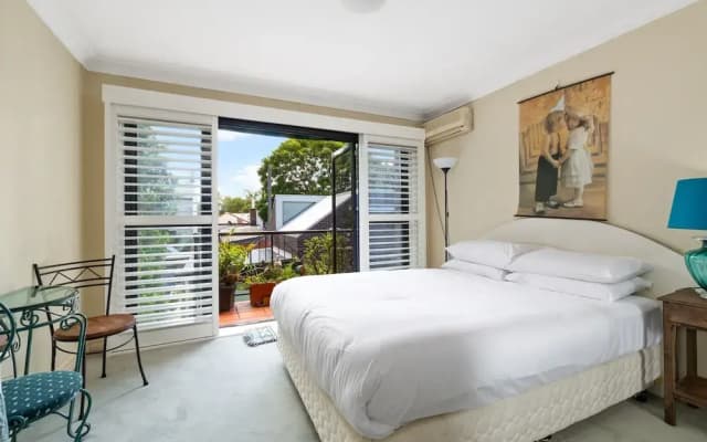 Spacious 2-bed Townhouse With Garage & Patio - photo 3
