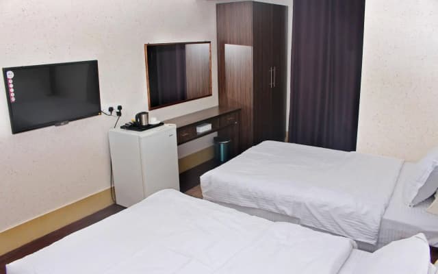 Delmon Hotel Apartments - photo 3