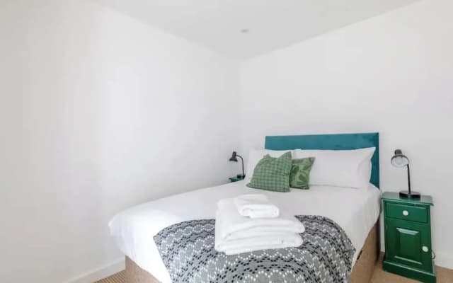 Beautifully Refurbished 2BD Flat- Clapham - photo 3