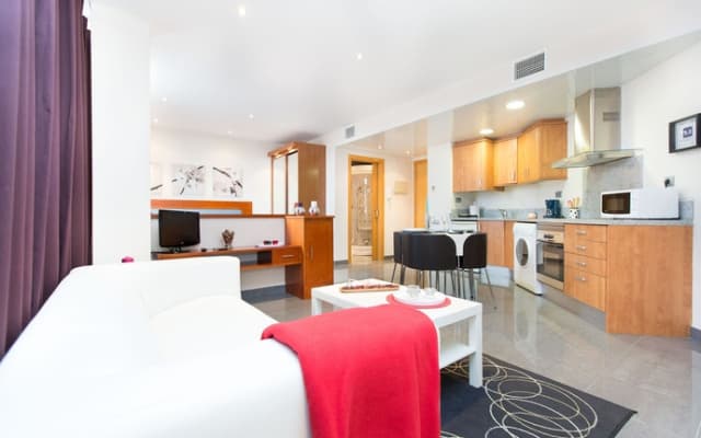 Universitat Suites - photo 3