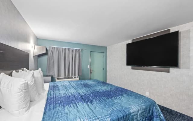 Hotel Opus Bronx - photo 3