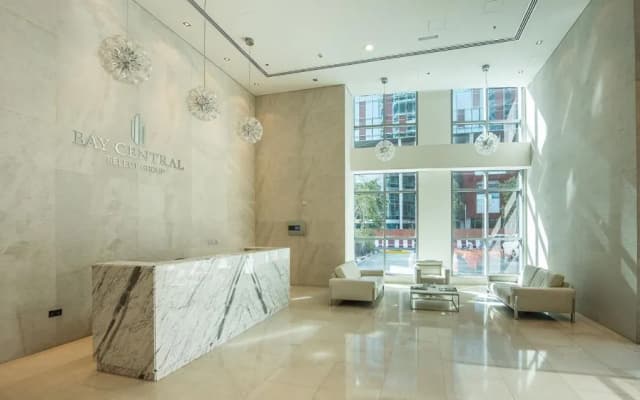 Beautiful Home, Wake Up To Superb Marina Views - photo 2
