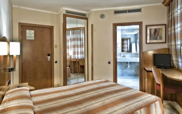 Hotel Aristol - Sagrada Familia - photo 4