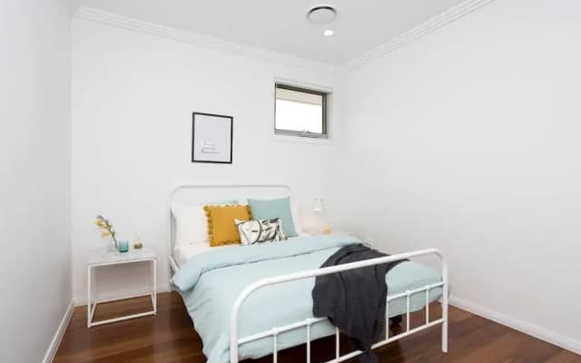 5 Bedroom Sydney Mansion with Parking - photo 5