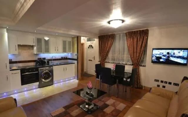 Hyde Park Suites - Apartments - photo 5