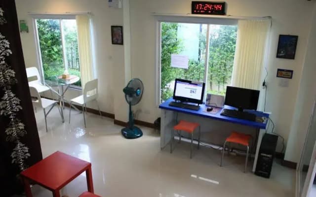 Ananas Phuket Hostel - photo 4
