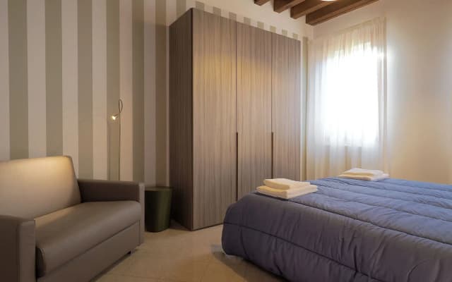 Venice Style Apartments - photo 2