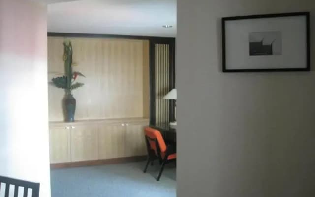 Gardina Asoke Hotel Residence - photo 4