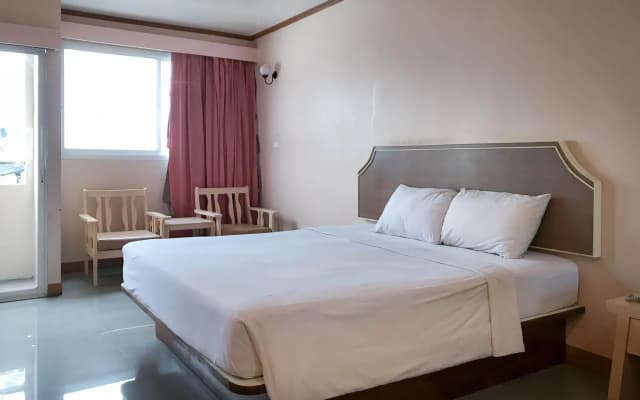 J Two S Pratunam Hotel (SHA Certified) - photo 4
