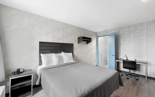 Hotel 365 Bronx - photo 2