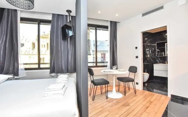 Chic Studio w/ Jacuzzi - 2P - Near Palais Garnier - photo 2