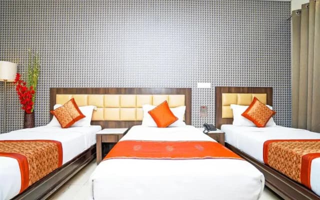 Hotel Pooja Palace - photo 4